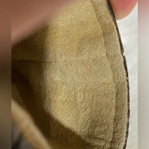 LV authentic Limited Key pouch in monogram - Picture 15 of 16